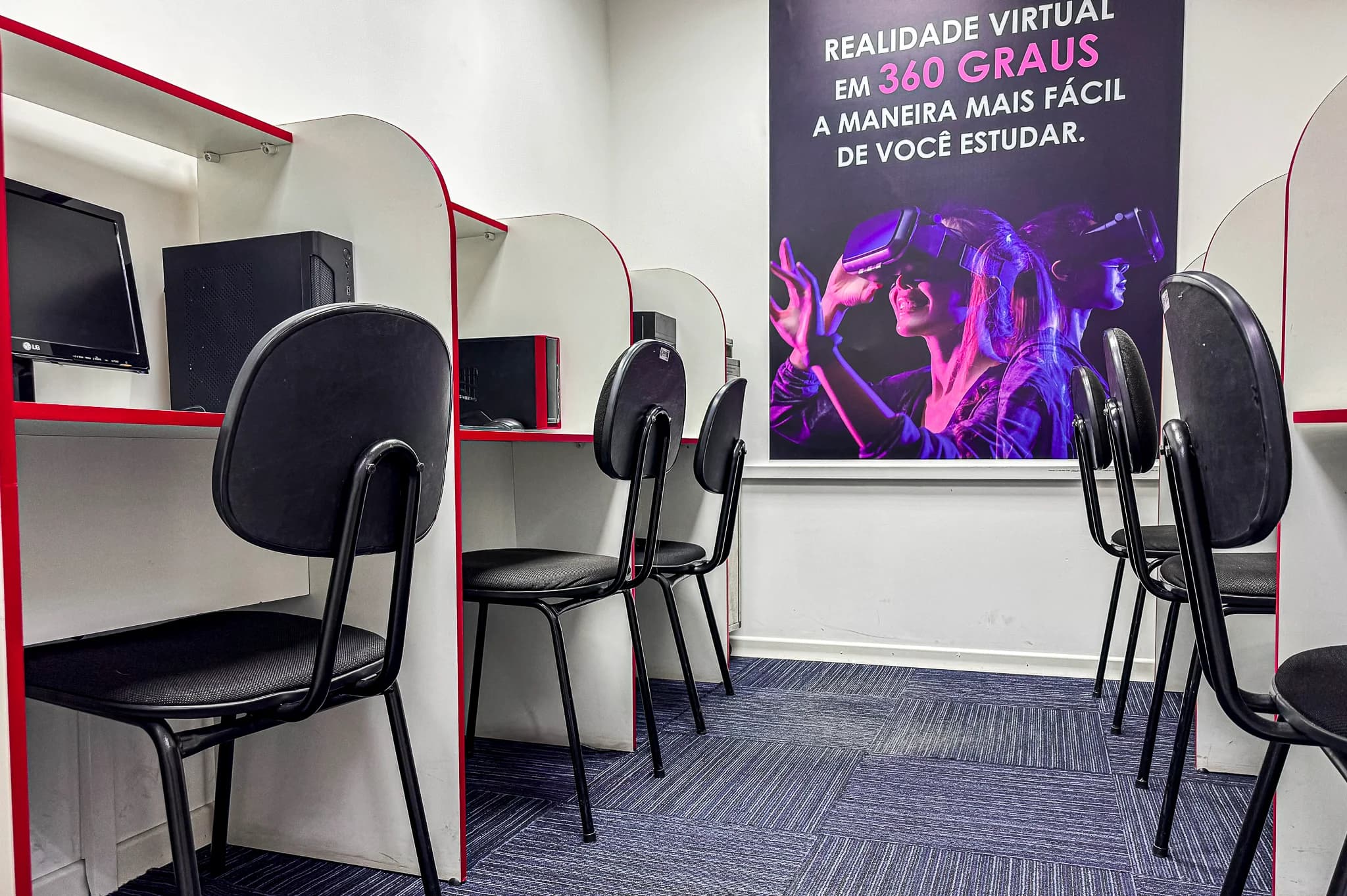 Laboratório de pesquisa e idiomas do CEAB