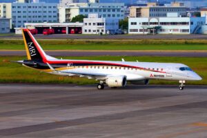 Conheça os jatos comerciais da nova geração 5 MRJ 90