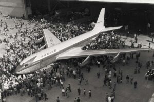 Primeiro voo do 367-80