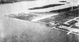 Ponta do Galeão - Aeroporto Internacional Tom Jobim (início da década de 1920). No topo da foto o prédio da Escola de Aprendizes - Marinheiros. No topo da foto o prédio da Escola de Aprendizes- Marinheiros