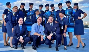 Comissário de bordo da azul